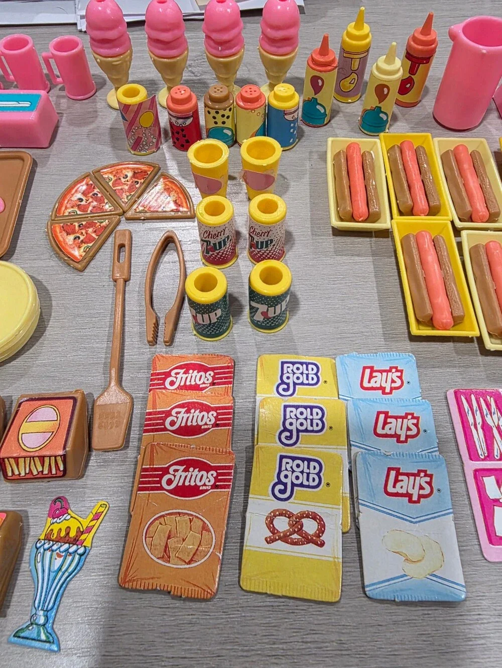 Mattel Toys 1987 California Barbie Hot Dog Stand Food And Drink Pieces.
